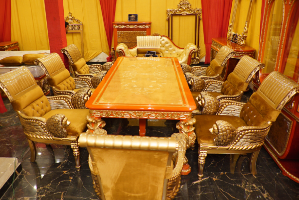 Royal Dining Table European Style Hand Carving Lion Head Chairs