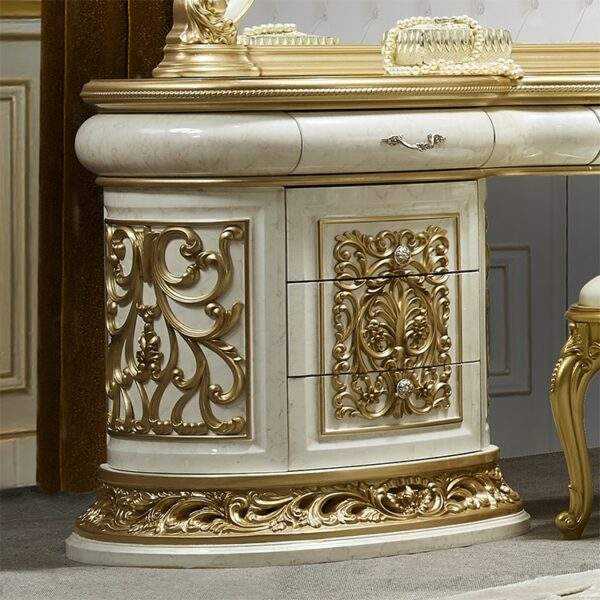 European Royal Bedroom Set Featuring Deep Golden Carvings And Classic Palace Detailing