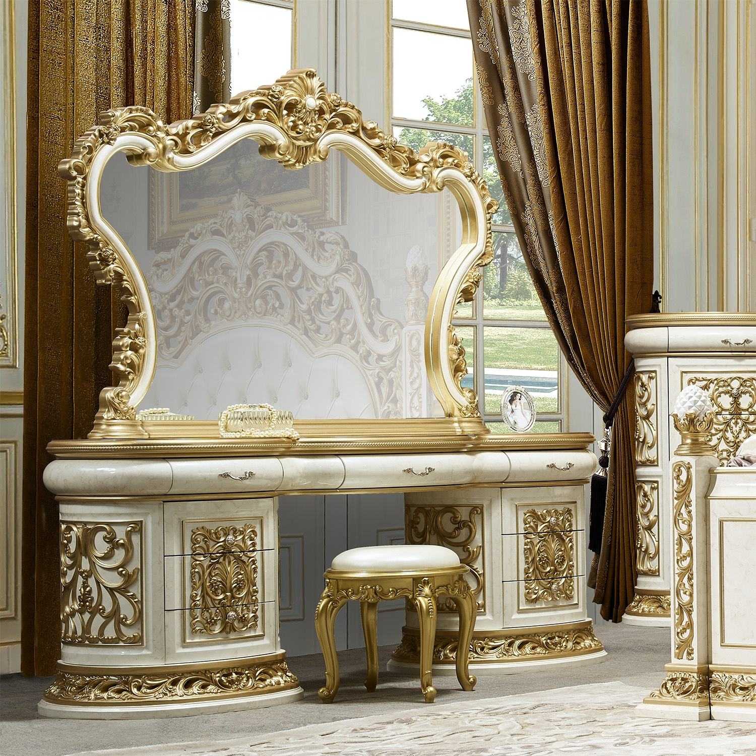 European Royal Bedroom Set Featuring Deep Golden Carvings And Classic Palace Detailing