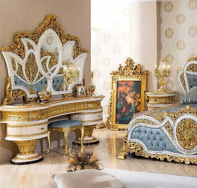 Grand Victorian Heavy Carved Bedroom Set with Ornate Floral Scrollwork Majestic Crest Headboard And Rich Antique Finishing