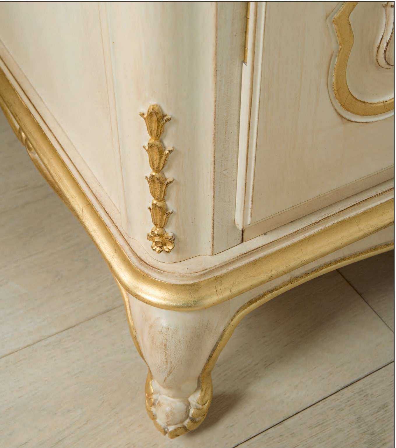 Imperial Florence Wardrobe – Hand-Carved Rococo Masterpiece in Ivory and Gold 
