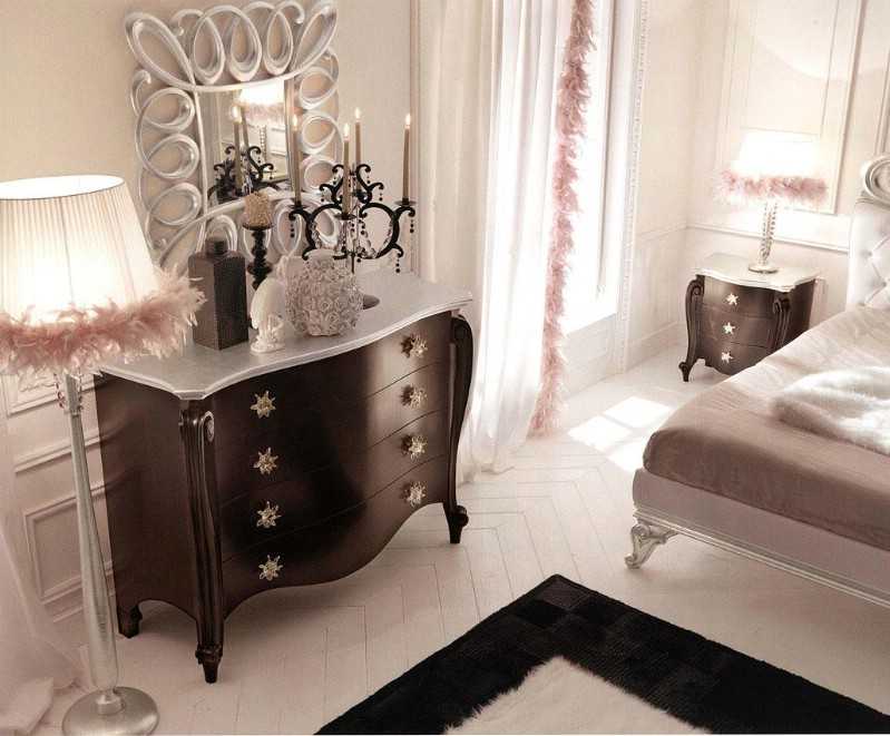 Luxury Italian Bedroom Furniture in Silver with Royal Design Elements
