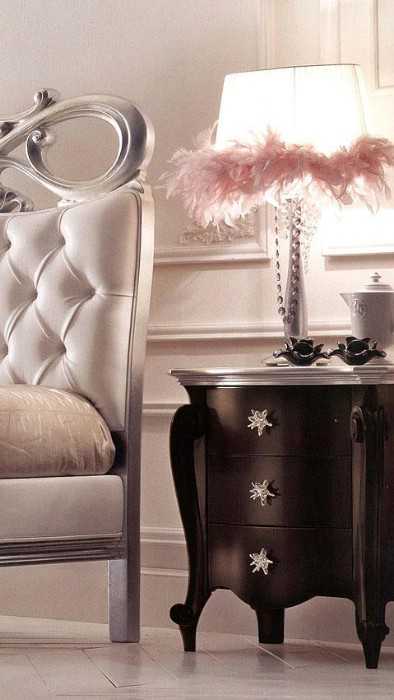Luxury Italian Bedroom Furniture in Silver with Royal Design Elements