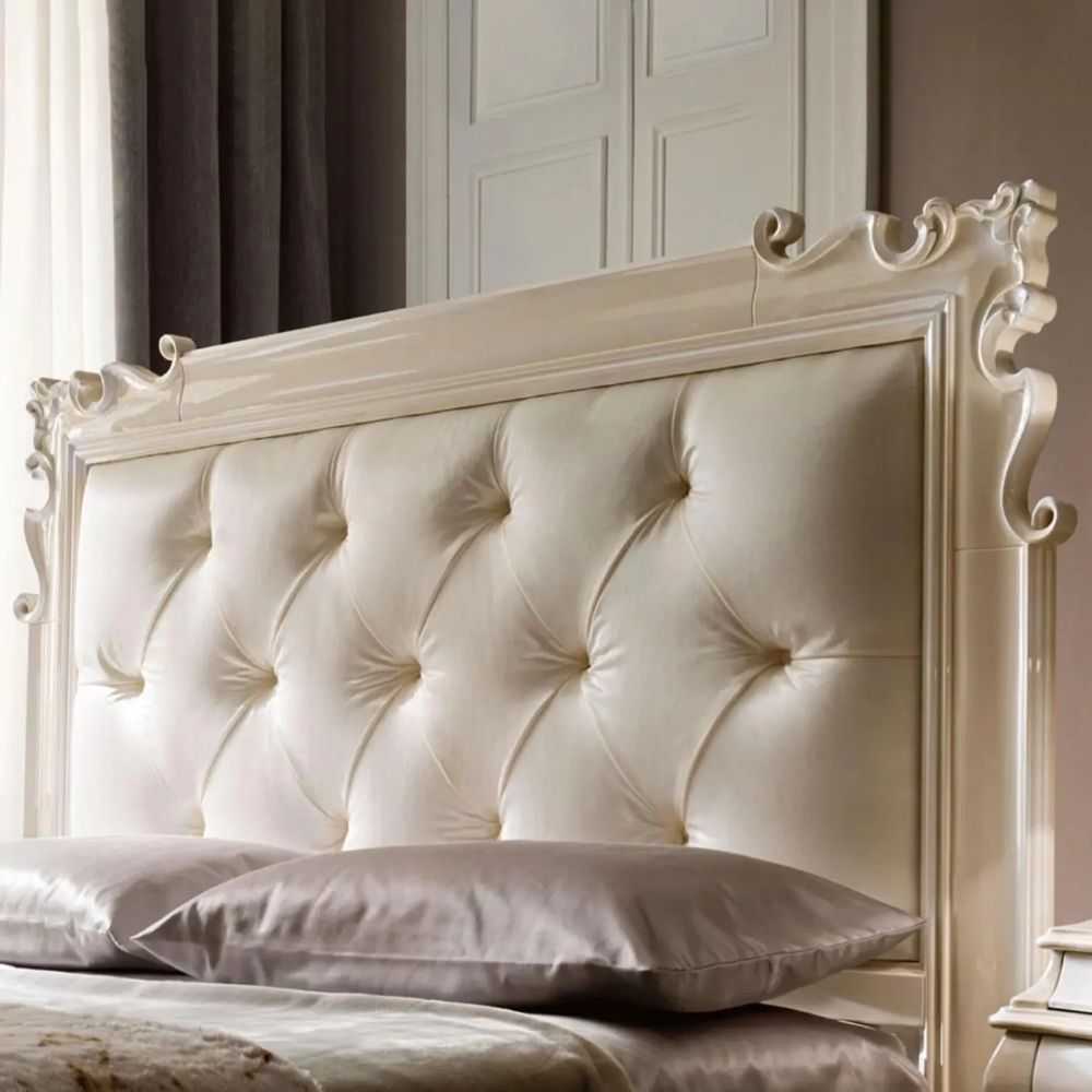 Luxury Tufted Bed in Vintage White – Victorian Colonial Bedroom Furniture