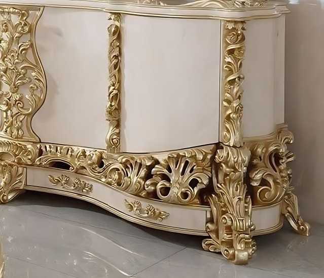 Luxury Victorian Console Table with Ornate Framed Mirror – Designer Gold Leaf Detailing and High-End Craftsmanship