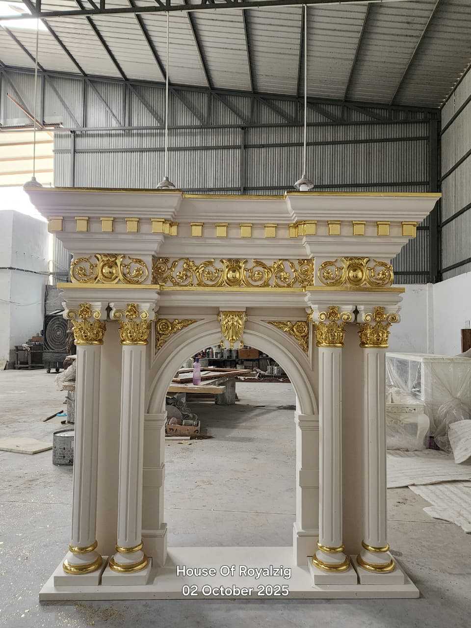 Round Columns Wooden Luxury Baroque Fireplace Mantel with Gold Leaf Accents