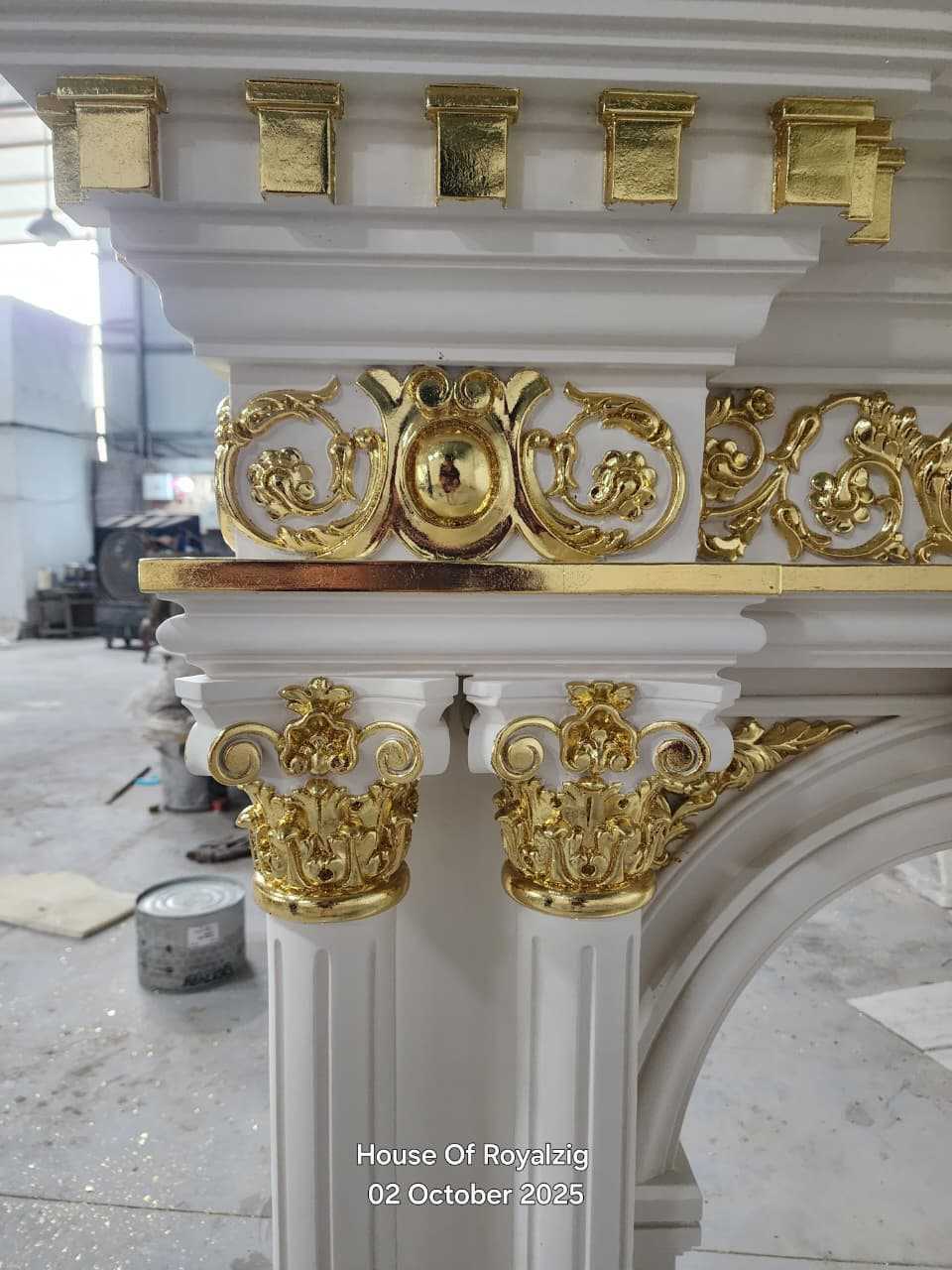Round Columns Wooden Luxury Baroque Fireplace Mantel with Gold Leaf Accents