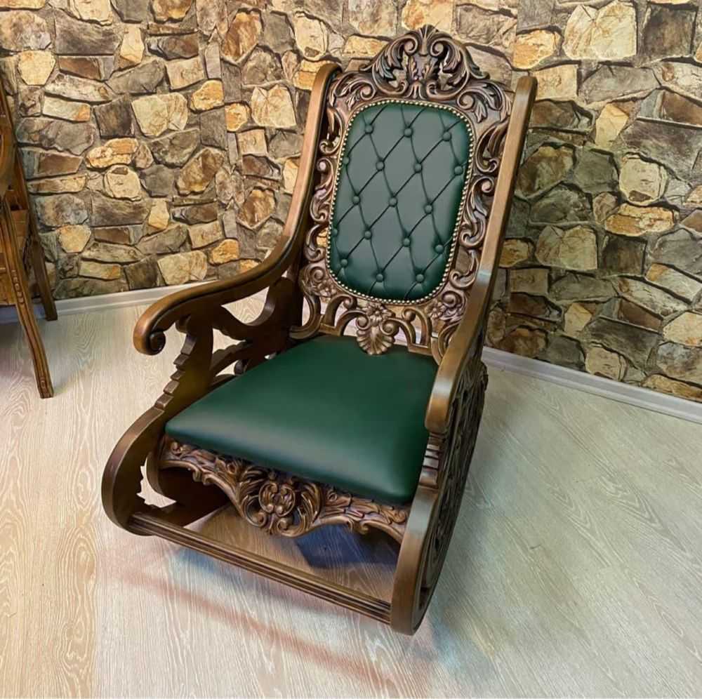 Luxury Antique Rocking Chair – Traditional Hand-Carved Wood and Classic Comfort